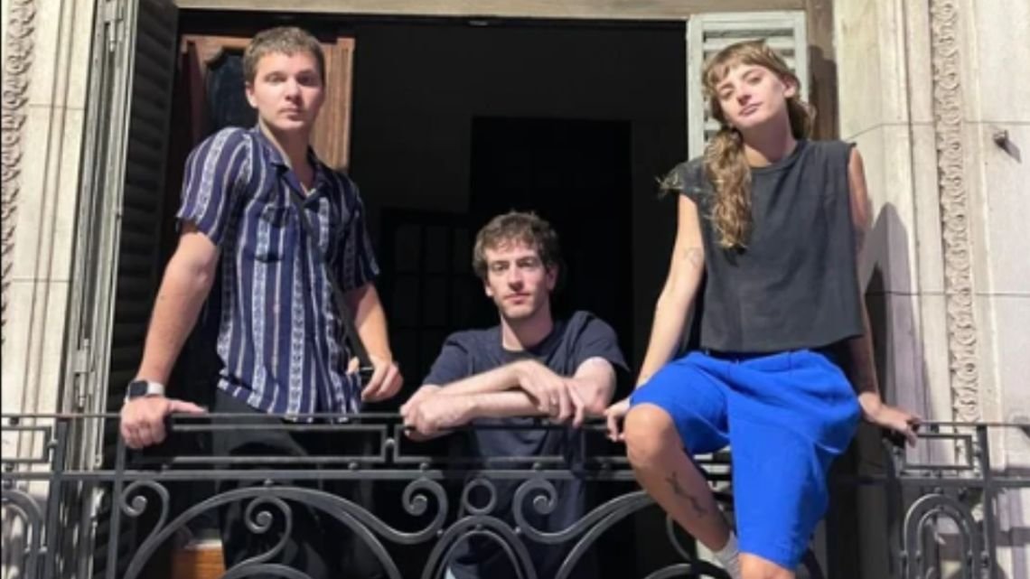 “Lo raro antes que lo bueno”: tres jóvenes y una apuesta editorial de “riesgo”