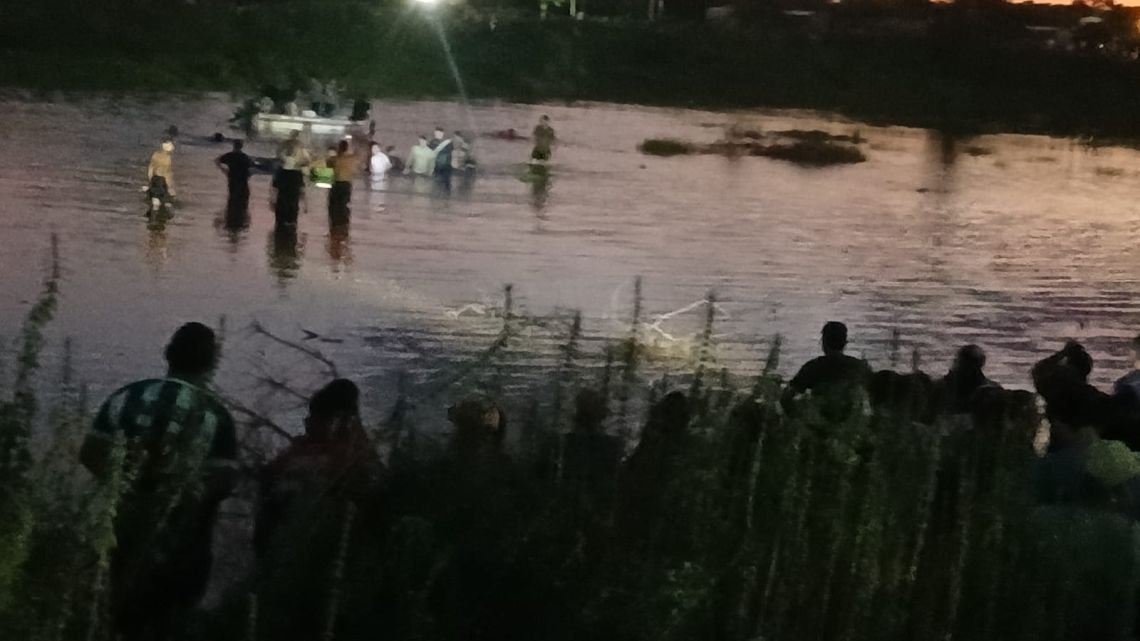 Tragedia en una represa chaqueña: hallaron el cuerpo de un niño y buscan intensamente a otro
