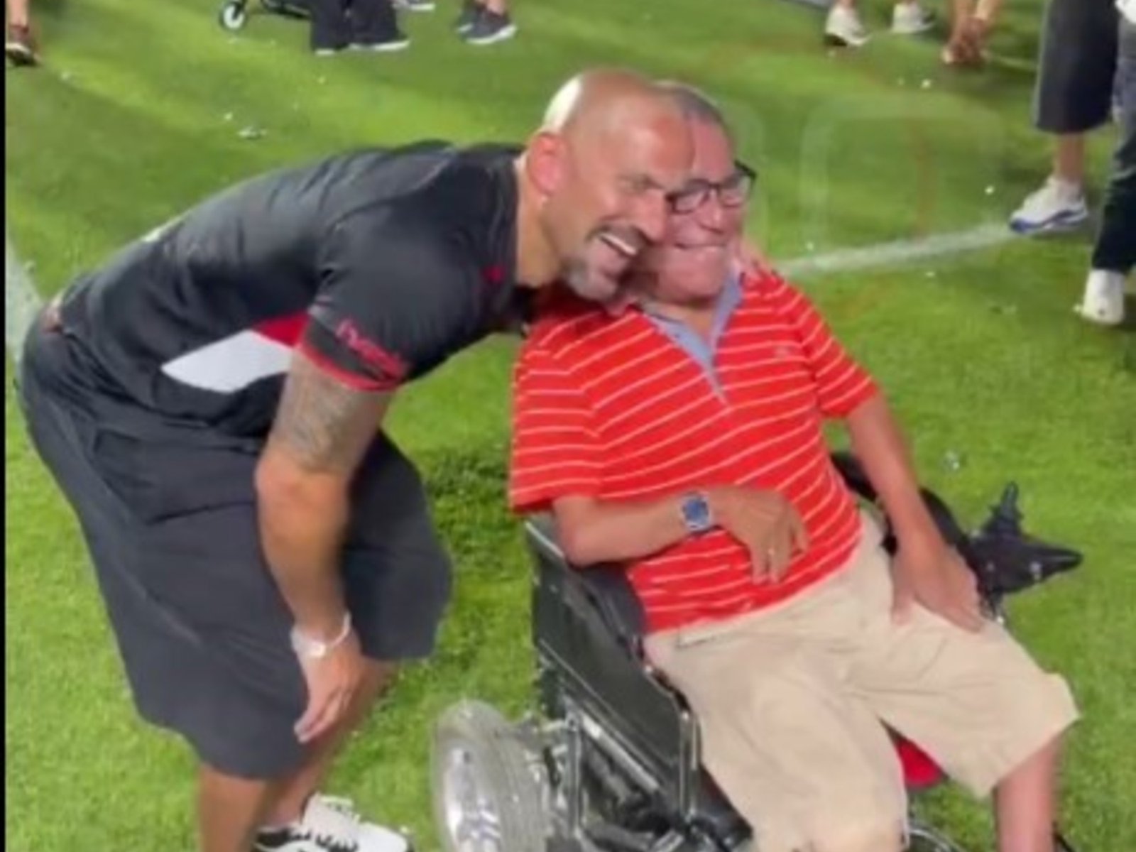 Video: el emocionante gesto de Verón con un hincha de Estudiantes :: Olé