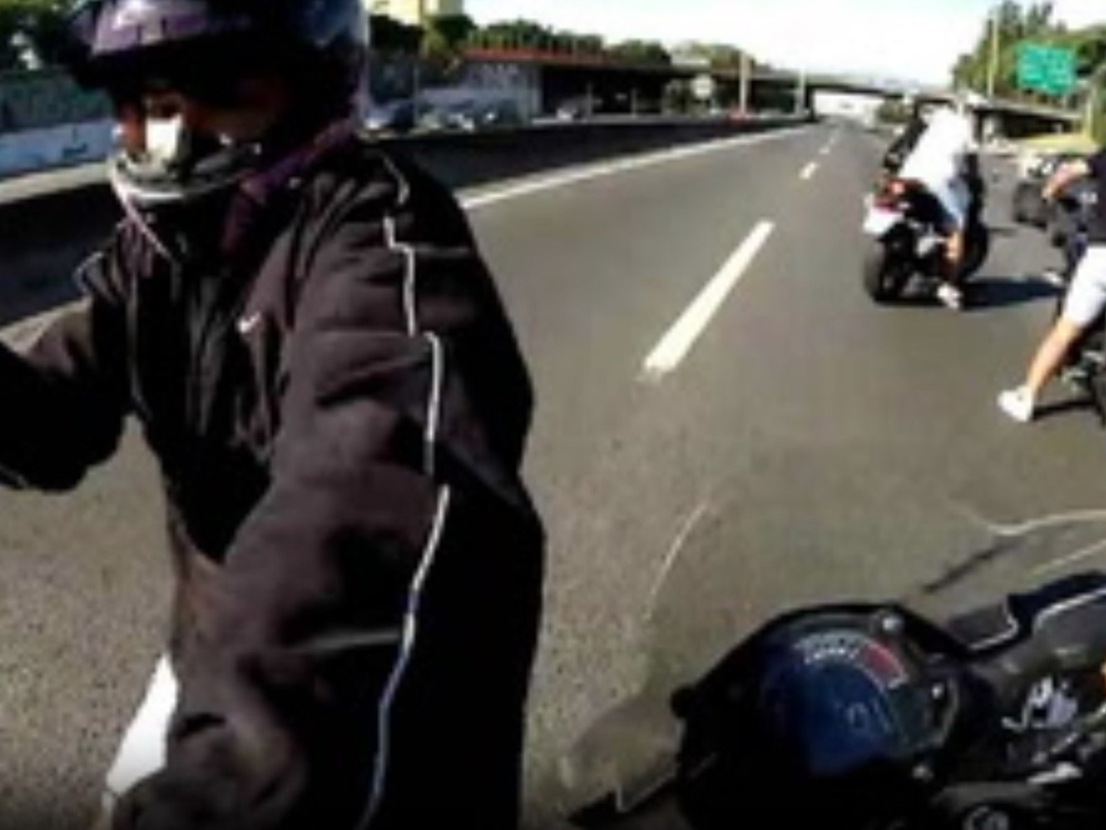 Violento robo a un motociclista sobre la autopista Riccheri: "No fue al voleo, tenían todo organizado"