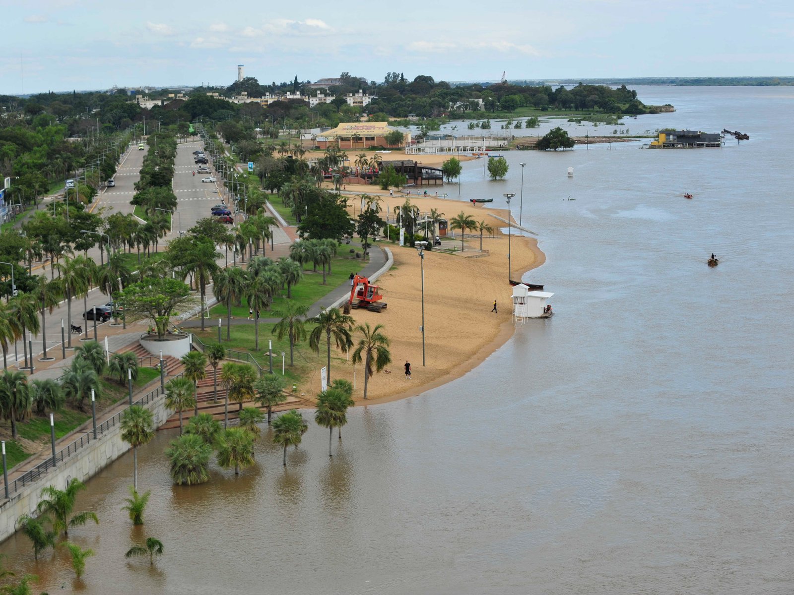 Volcó una lancha con ocho tripulantes en el río Paraná: hay dos desaparecidos