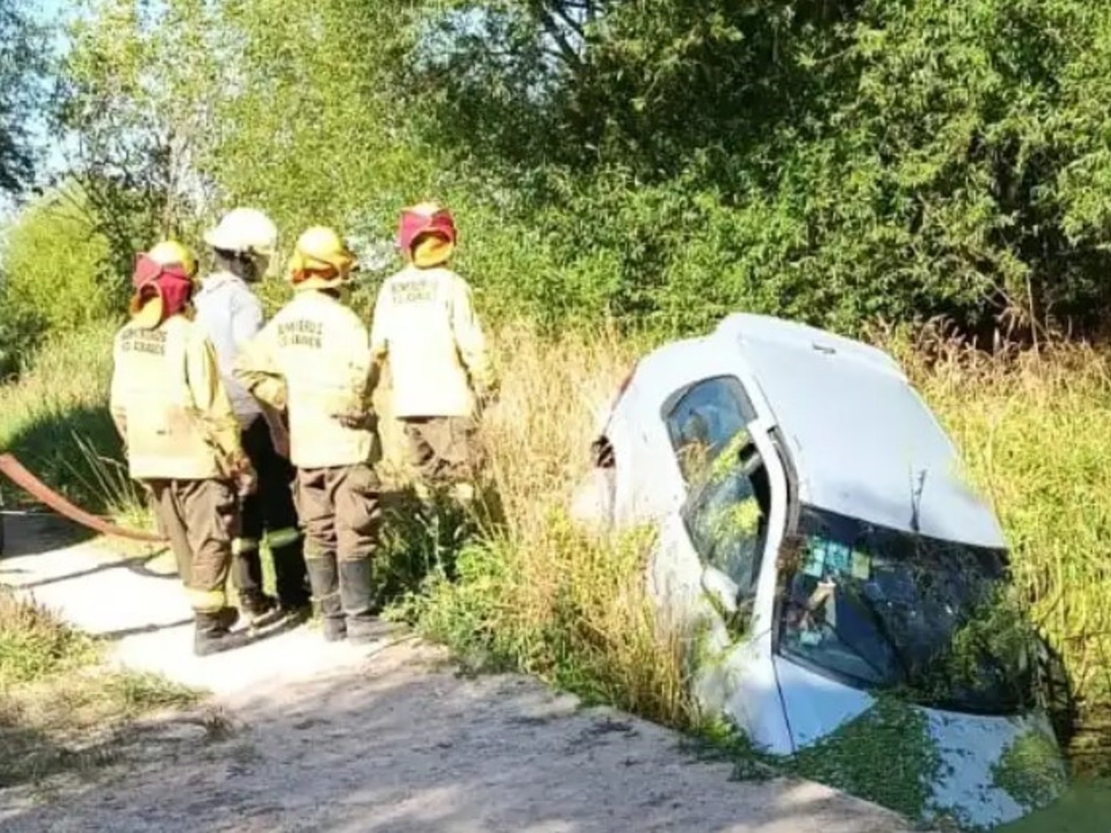 Volvía del cementerio de visitar la tumba de su marido, volcó en un puente y murió ahogada