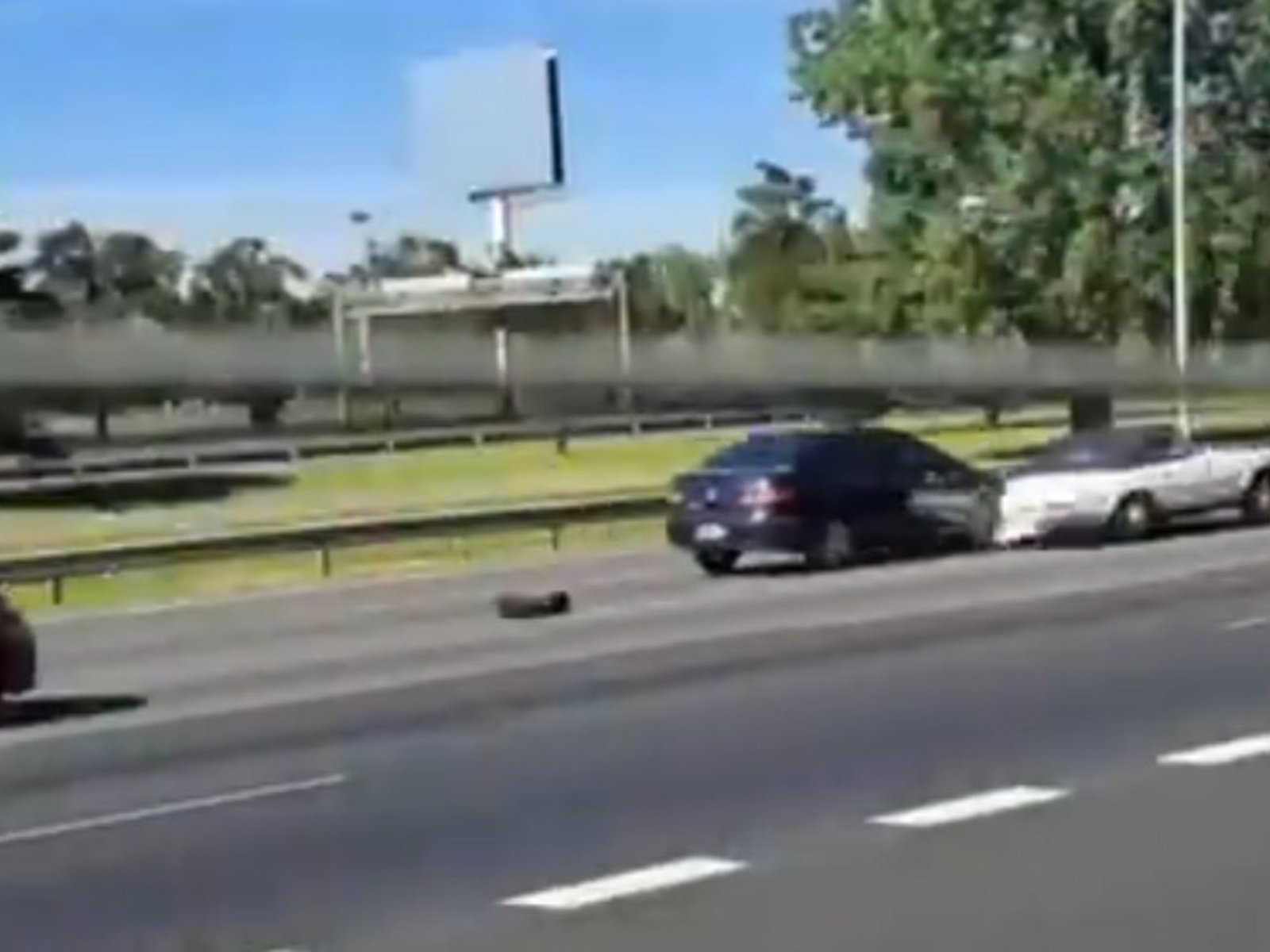 así chocaron a un lujoso auto clásico en Panamericana