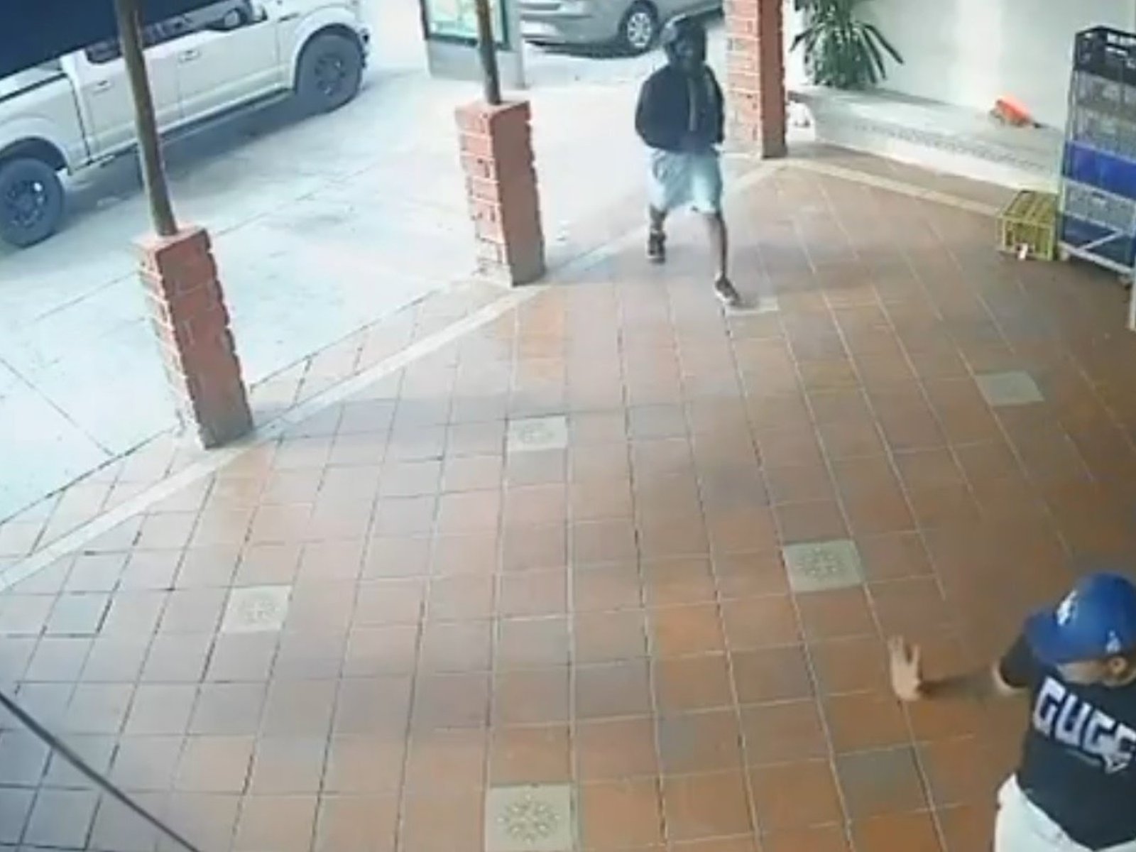 el gesto desesperado antes de la ráfaga de disparos