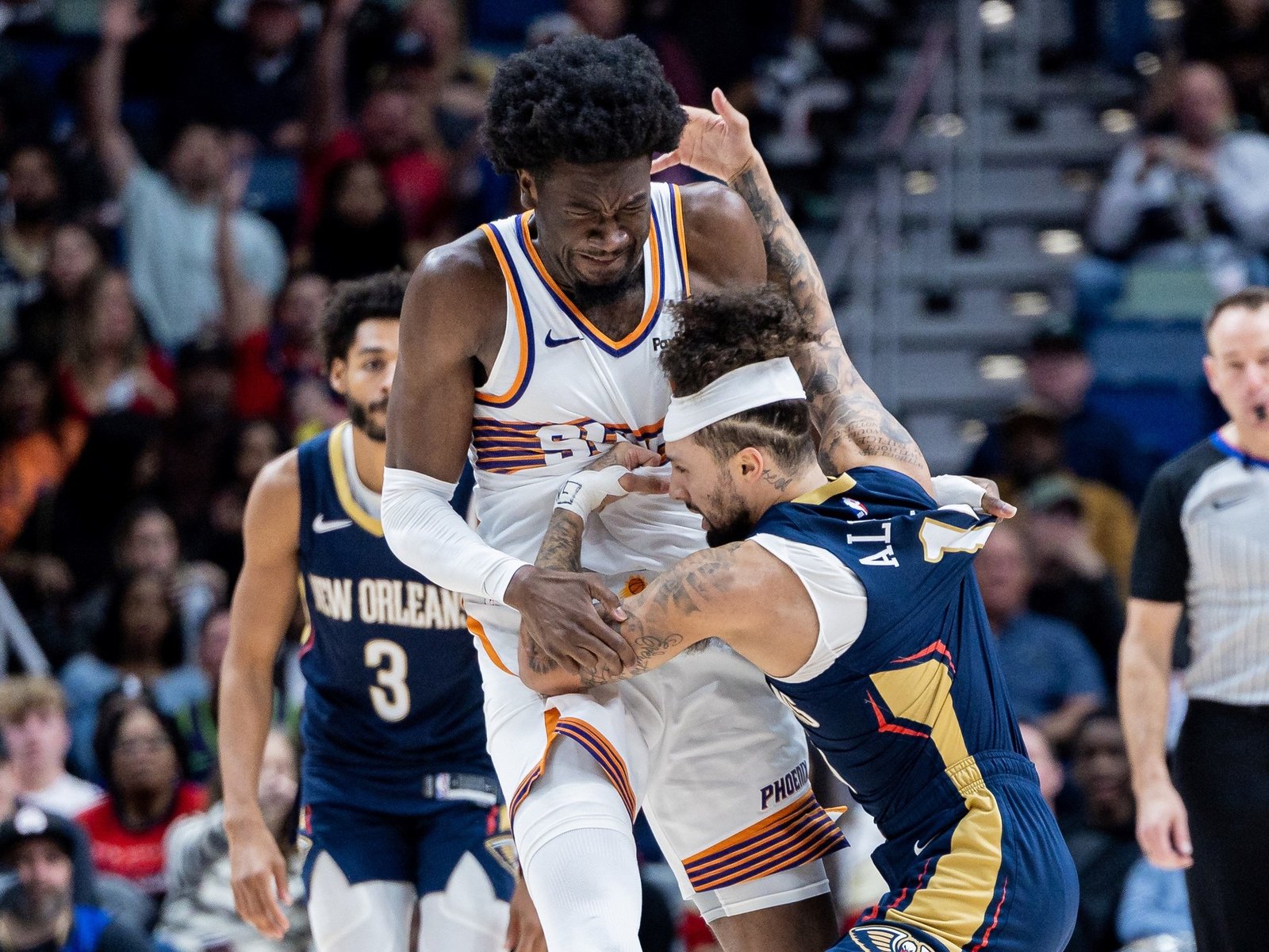 el “mini” Alvarado y el “gigante” Williams y una furiosa pelea desigual en un duelo caliente entre New Orleans Pelicans y Phoenix Suns