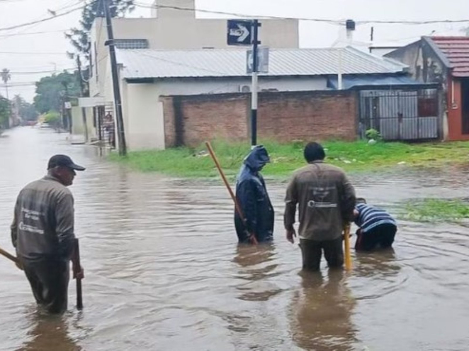 llovió cuatro veces más que lo habitual, crece el número de evacuados y se esperan más tormentas