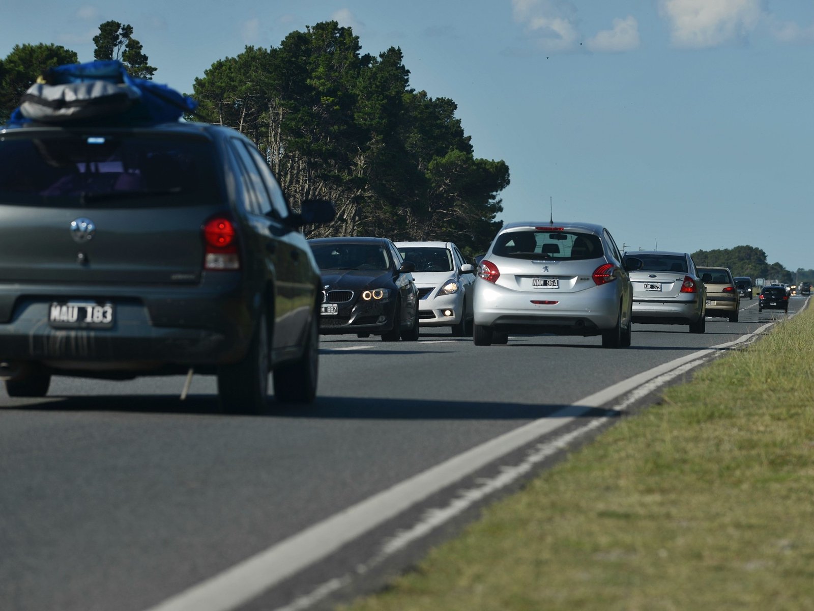 miles de autos ya transitan hacia la costa