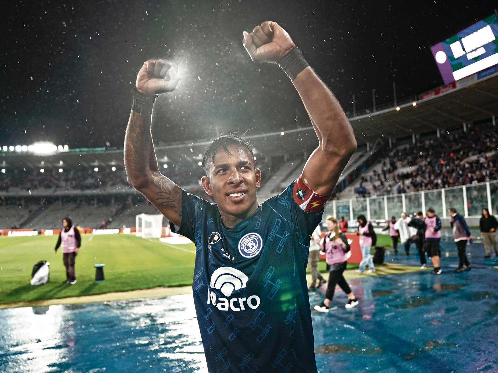 ¿los colombianos hacen fuerza para que el exBoca llegue River?