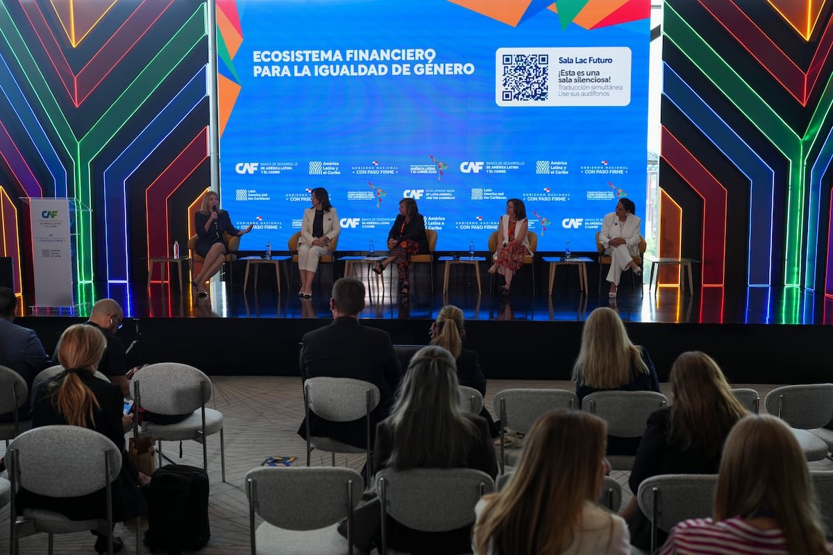 Acceso y acompañamiento: las asignaturas pendientes para la inclusión financiera de las mujeres | América Futura