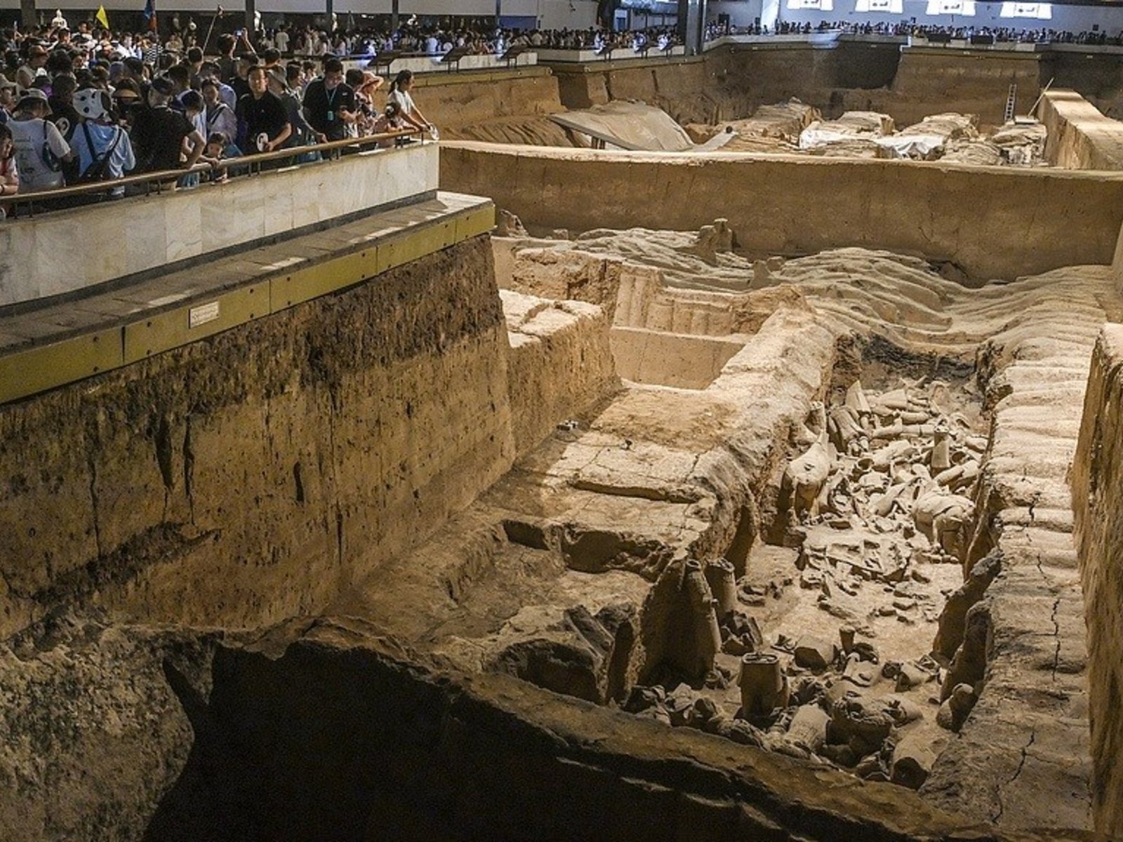 Arqueólogos chinos descubrieron extraños carruajes funerarios cerca del mausoleo de Qin Shi Huang