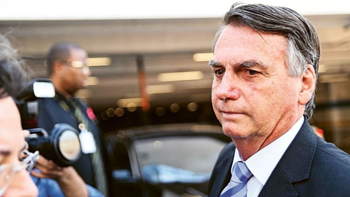 Bolsonaro sufrió una caída en su celda: los médicos descartan lesiones graves