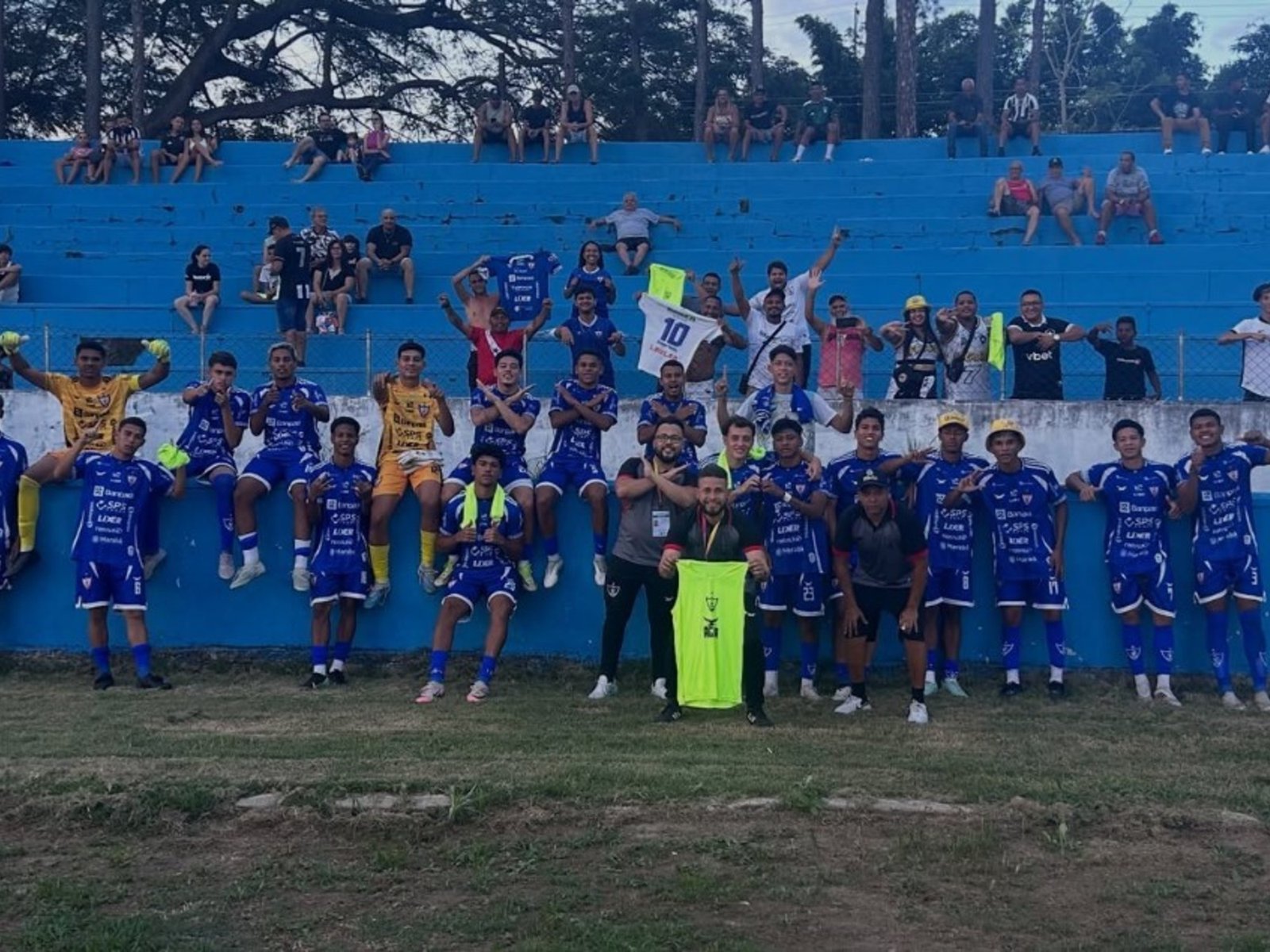 Brasil de luto: chocó el micro de un equipo de fútbol y falleció un integrante del cuerpo técnico :: Olé