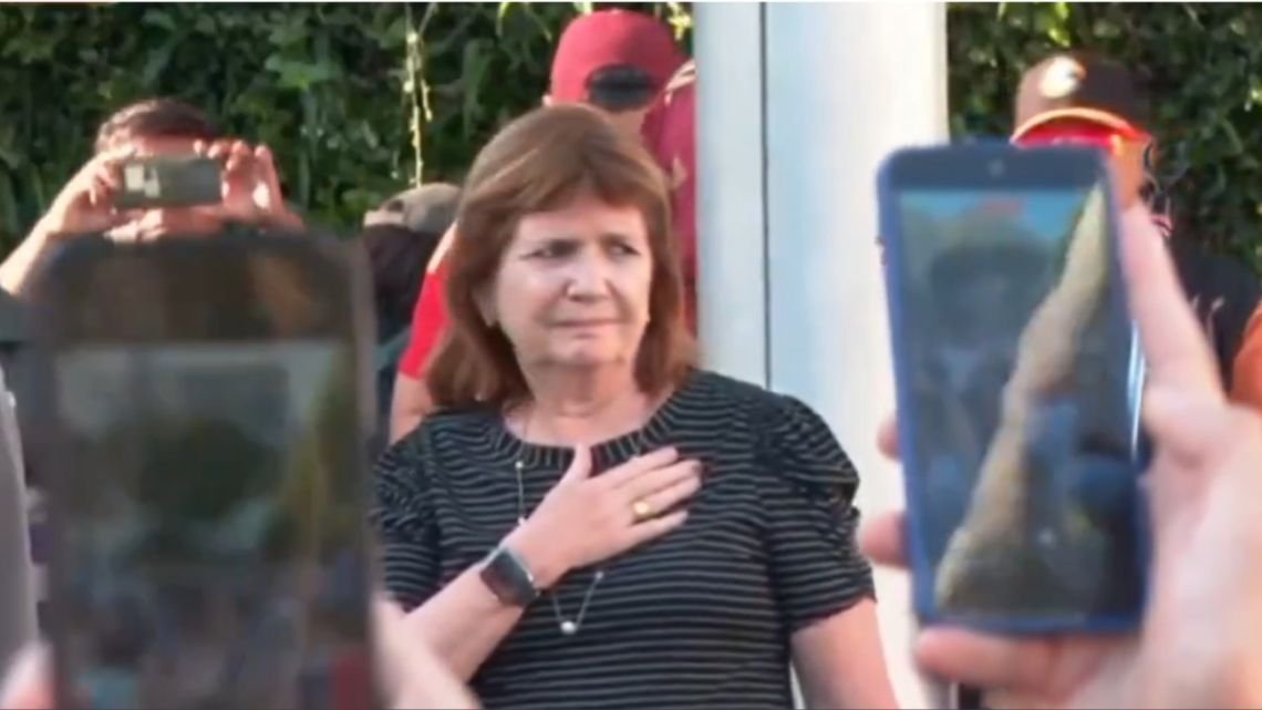 Bullrich participó del acto de venezolanos en el Obelisco y reclamó la liberación del gendarme Nahuel Gallo