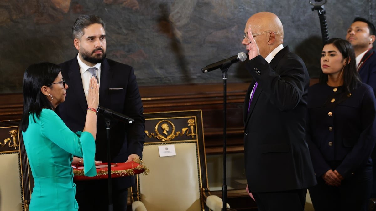 Delcy Rodríguez se instala en el poder en una Venezuela sin Maduro y a la sombra de Trump