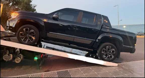 Detectan una camioneta sin patente con signos de adulteración en los cristales