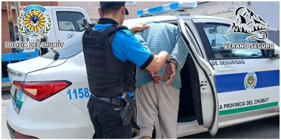 Lo encontraron en el patio de una casa y terminó preso