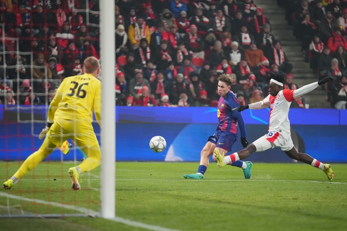 El Barça honra a las porterías frente al Slavia de Praga | Fútbol | Deportes