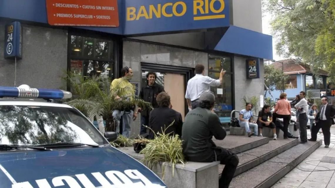 El Robo del Siglo al Banco Río: la banda que construyó un túnel hacia el río, esquivó a 300 policías y dejó un rastro de contradicciones