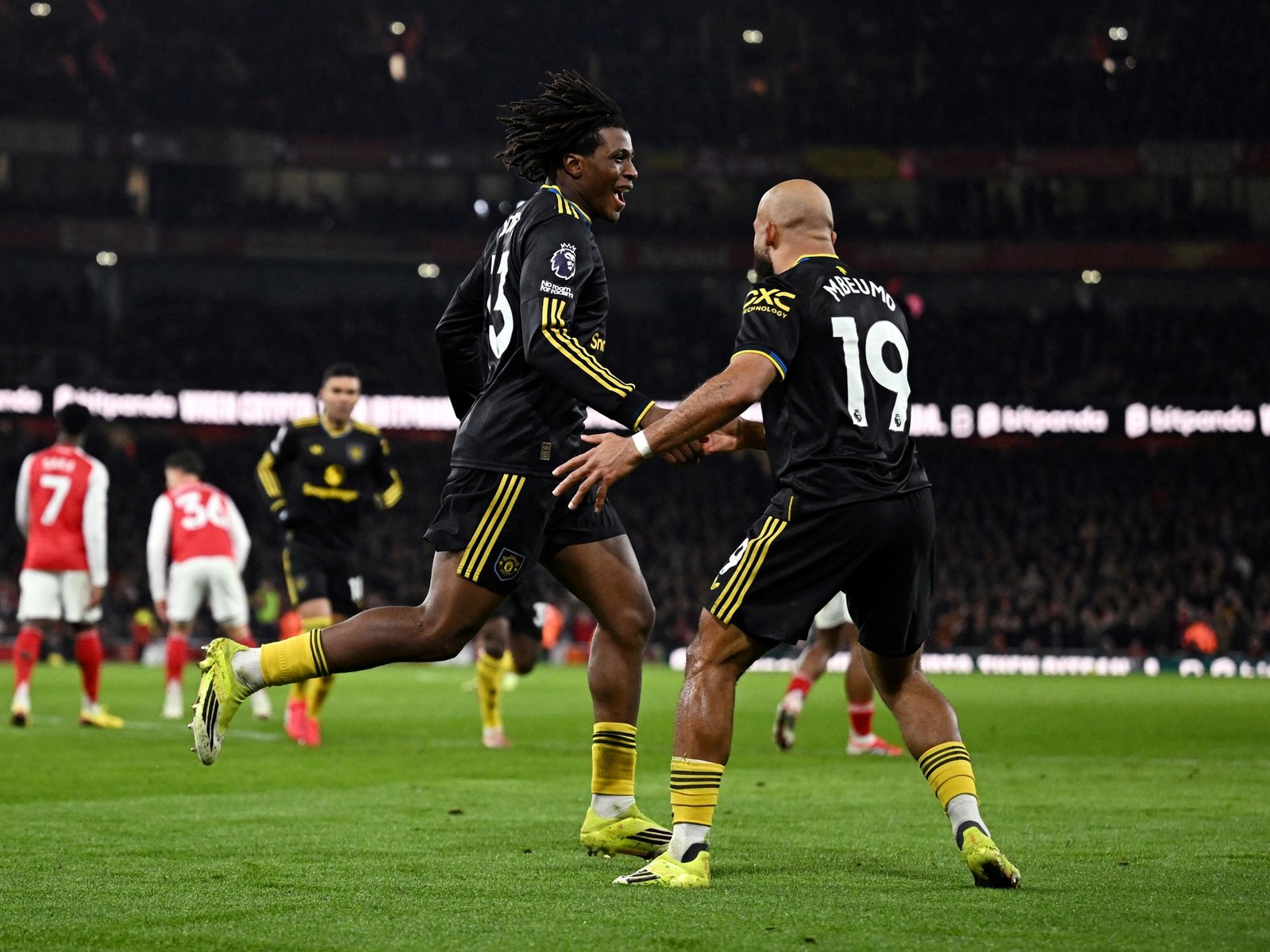 El United de Lisandro se lo dio vuelta al puntero Arsenal