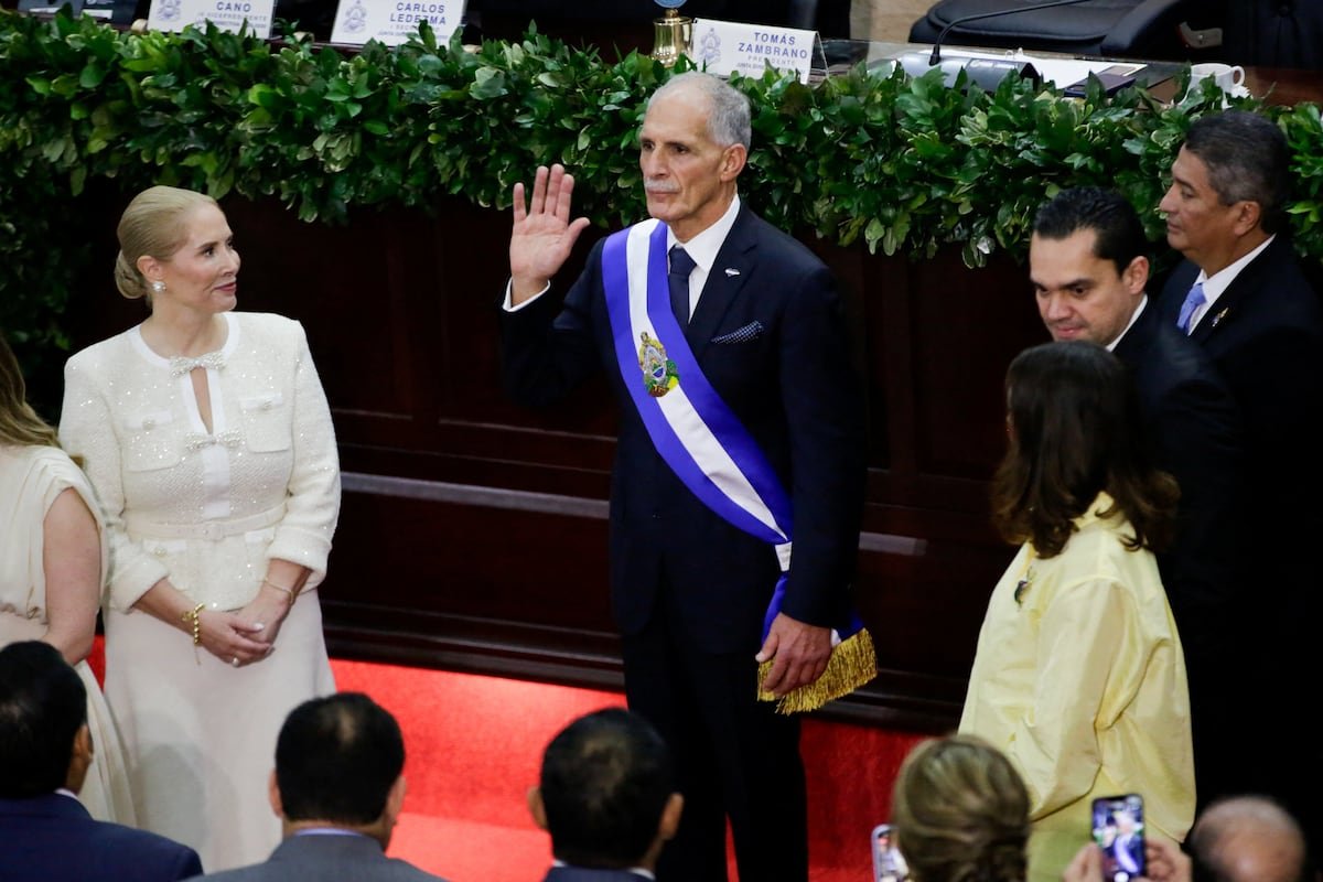 El conservador Nasry Asfura asume como presidente de Honduras con la austeridad como bandera