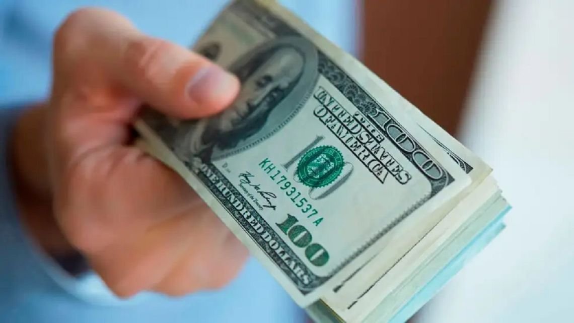 El dólar oficial se acercó a los $1.500 en el arranque del nuevo esquema cambiario