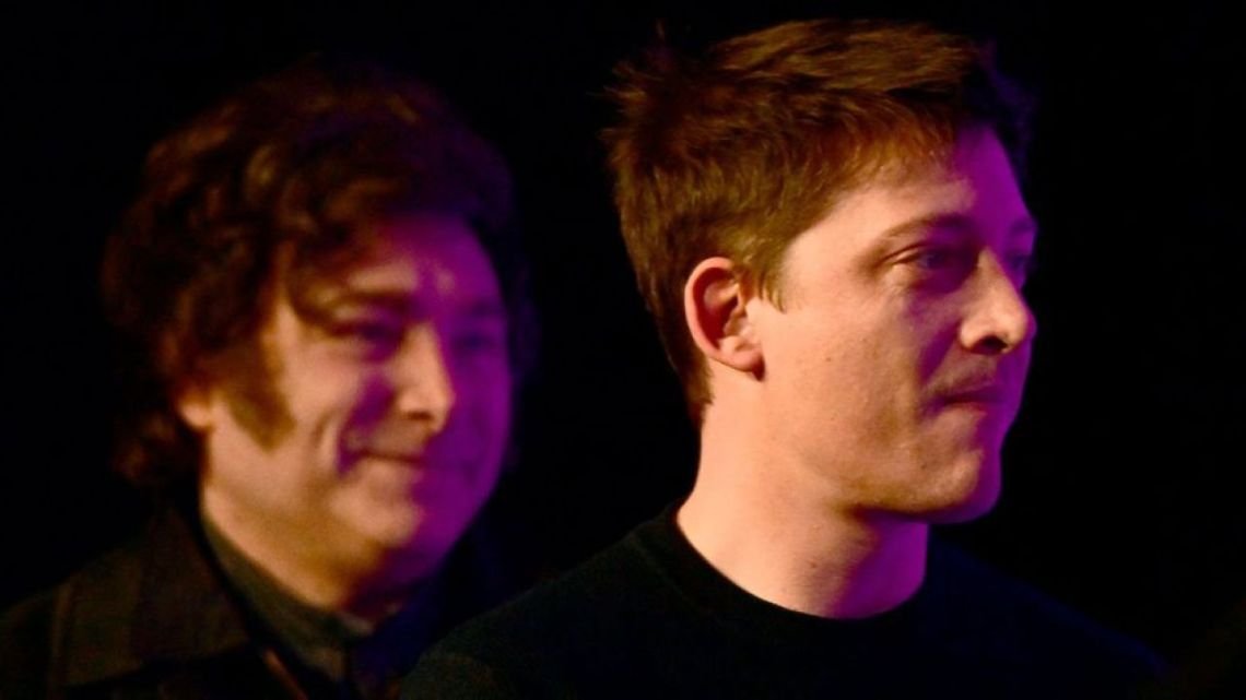 Javier Milei reformula por DNU la Ley de Inteligencia y Santiago Caputo podrá ordenar la detención de personas