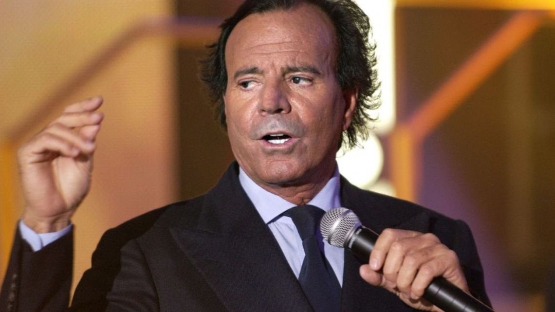 Julio Iglesias publicó un mensaje tras ser denunciado por agresiones sexuales: “Niego haber abusado a ninguna mujer”