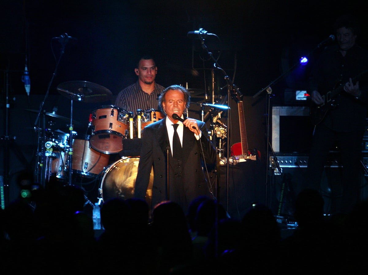 La Fiscalía de la Audiencia Nacional tomará declaración como testigos protegidas a las dos extrabajadoras de Julio Iglesias | Sociedad