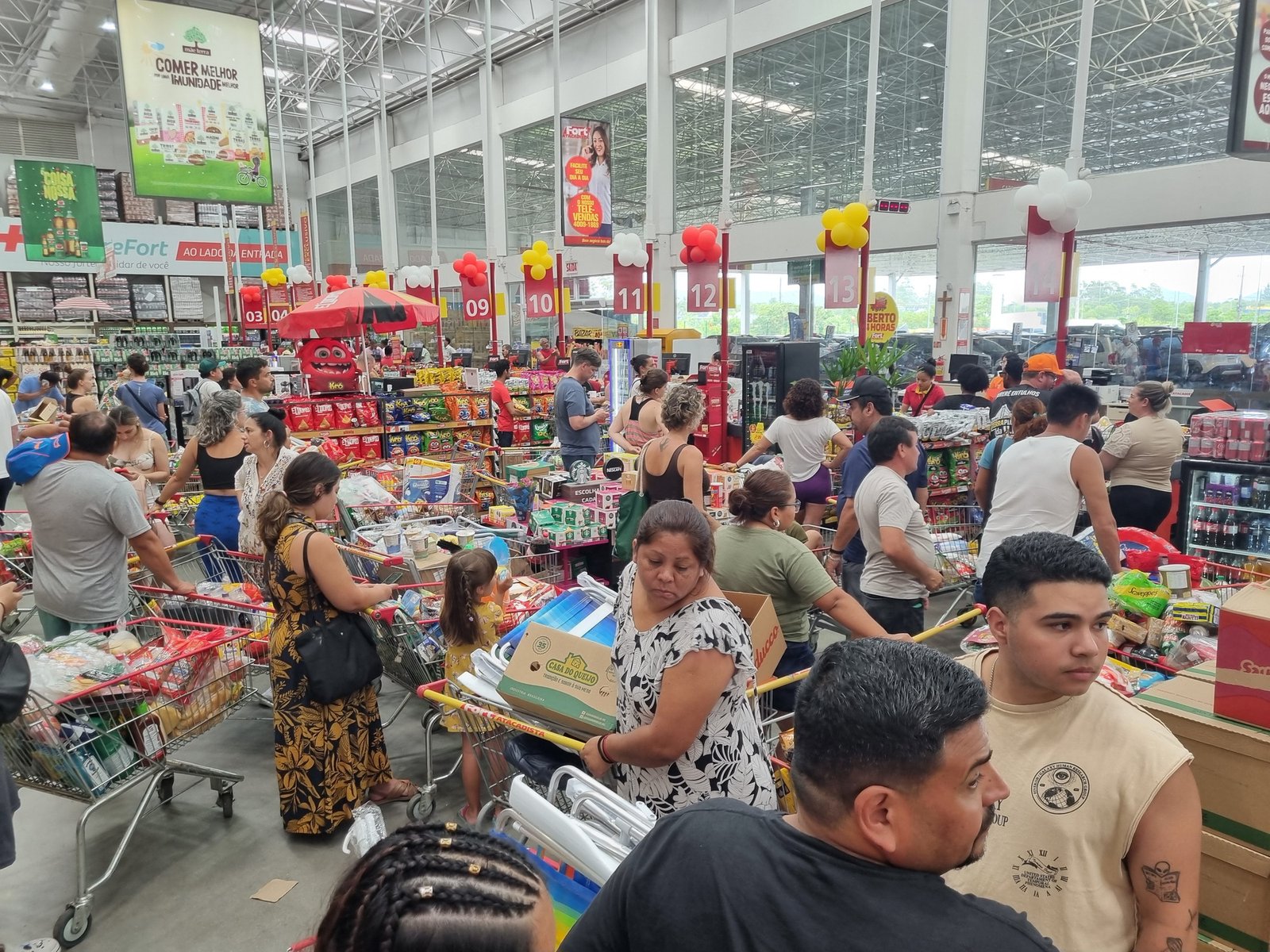 La popular alternativa de los argentinos en Florianópolis para ahorrar en sus compras a cualquier hora del día