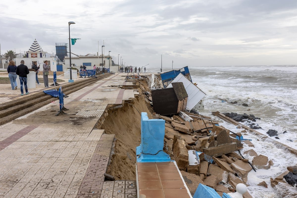 Lluvia, nieve, viento y oleaje activan los avisos en siete provincias mientras que el domingo llegará una masa de aire ártico | El tiempo hoy en España y en el mundo