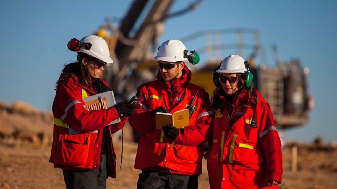 Los mejores sueldos del país están en Oil & Gas y Minería: cuánto ganan los puestos de Alta Dirección