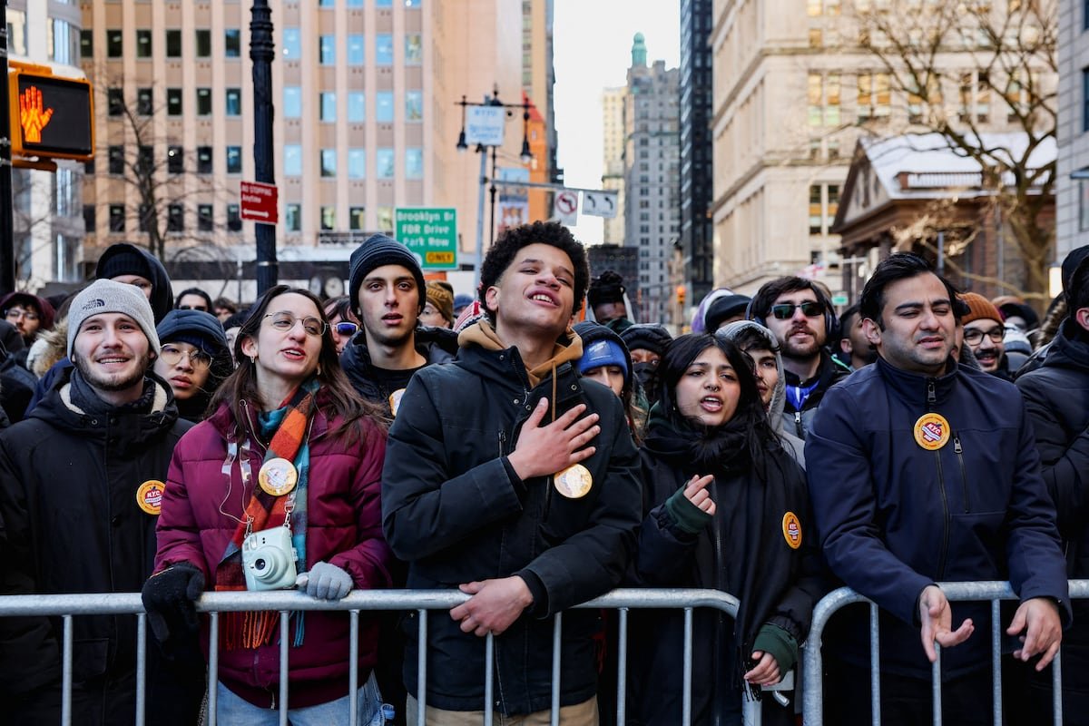 Nueva York da la bienvenida a Mamdani con una multitudinaria fiesta callejera | Internacional