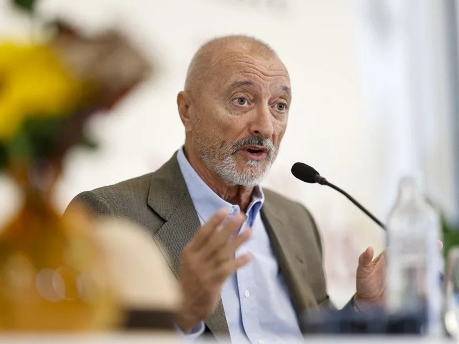 Nuevas críticas a la RAE, ahora Pérez Reverte dice que está tomada por “los talibanes del todo vale”