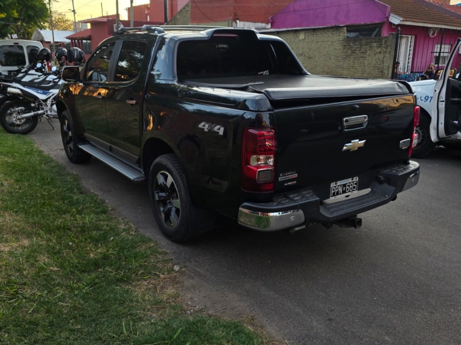 Persecución, choque y tiroteo tras el robo de una camioneta en el sur del Conurbano
