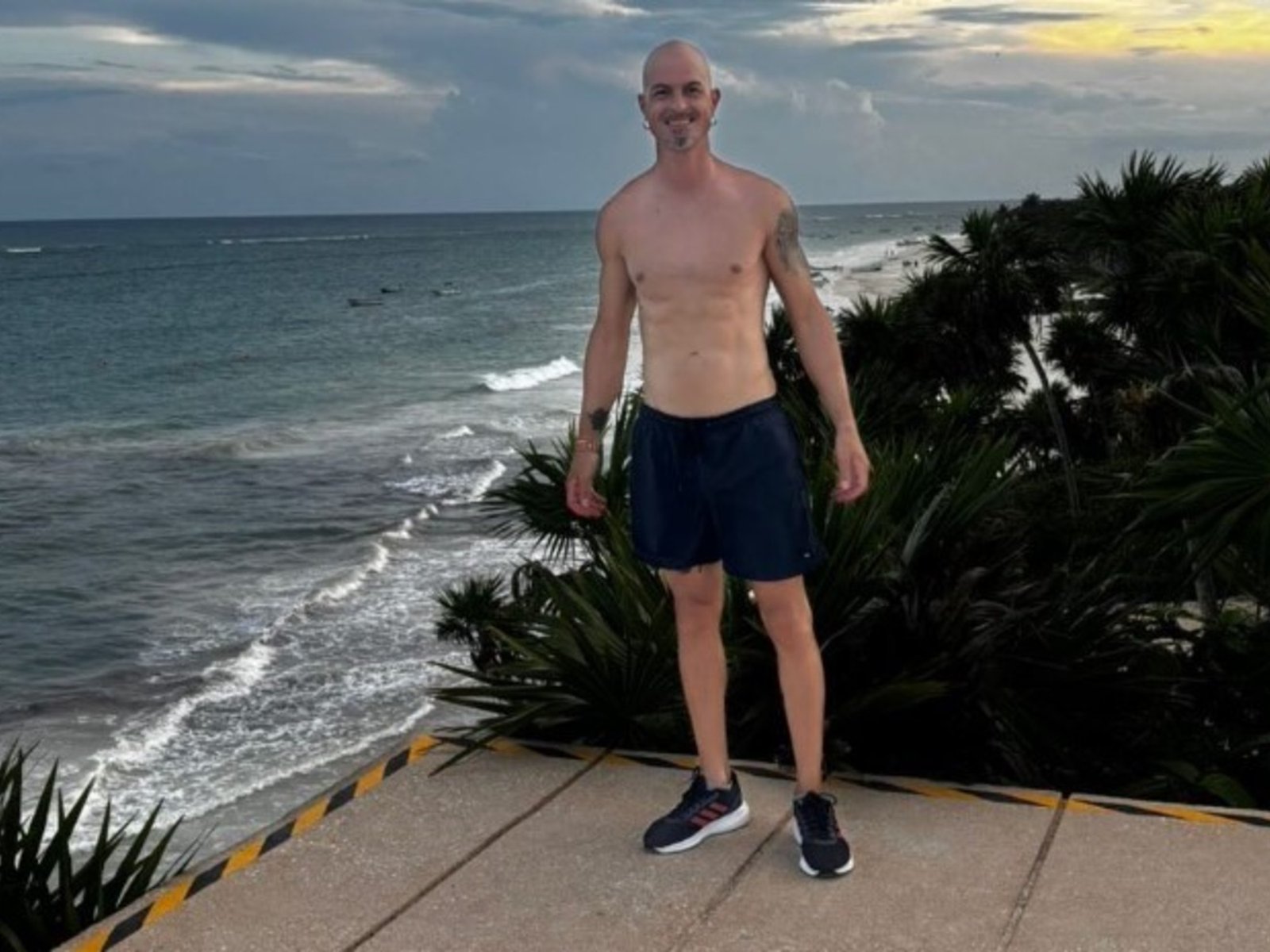 Quién era “Jona”, el peluquero argentino asesinado en un bar de Tulum, México, que iba a ser papá