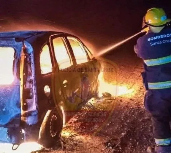 Se incendió un auto en la ruta 71 y quedó completamente destruido