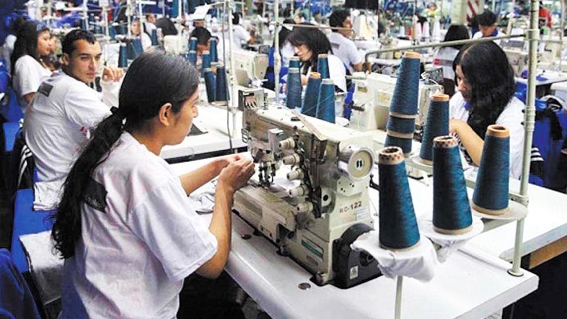 Ser mujer y trabajar es un problema con este modelo