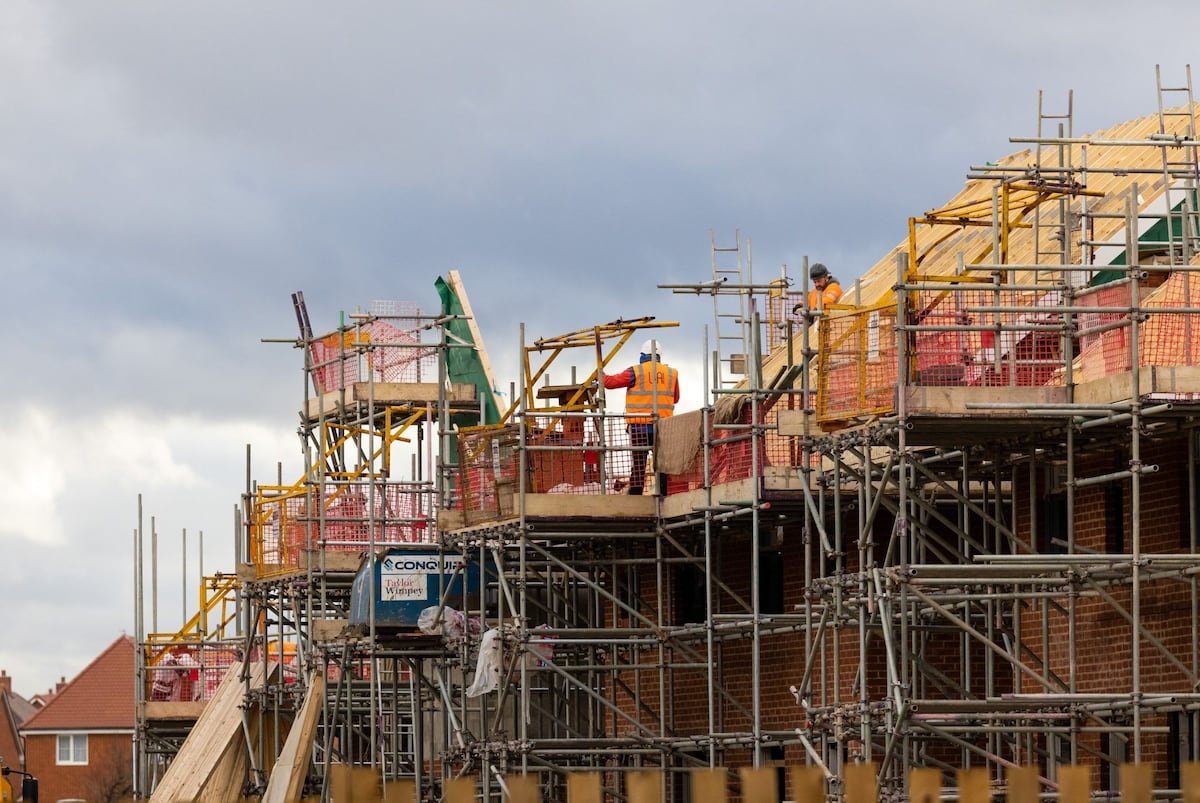 Starmer planta cara a los grandes propietarios y reforma un mecanismo “feudal” de compra de viviendas en el Reino Unido | Economía