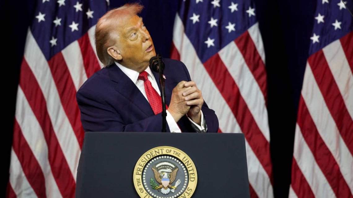 Trump dice que Venezuela “entregará” hasta 50 millones de barriles de petróleo a EE.UU. y llamó “feos” a los manifestantes