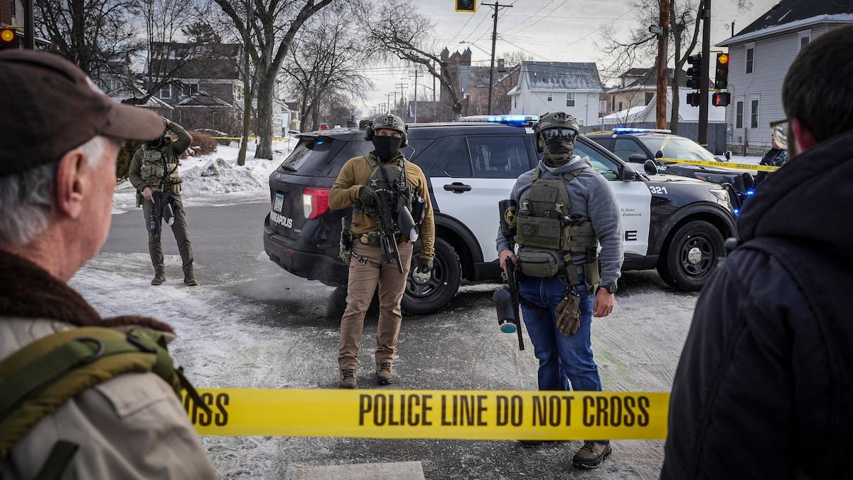 Un agente del ICE mata a una mujer durante el enorme despliegue migratorio en Minneapolis | Inmigración en Estados Unidos