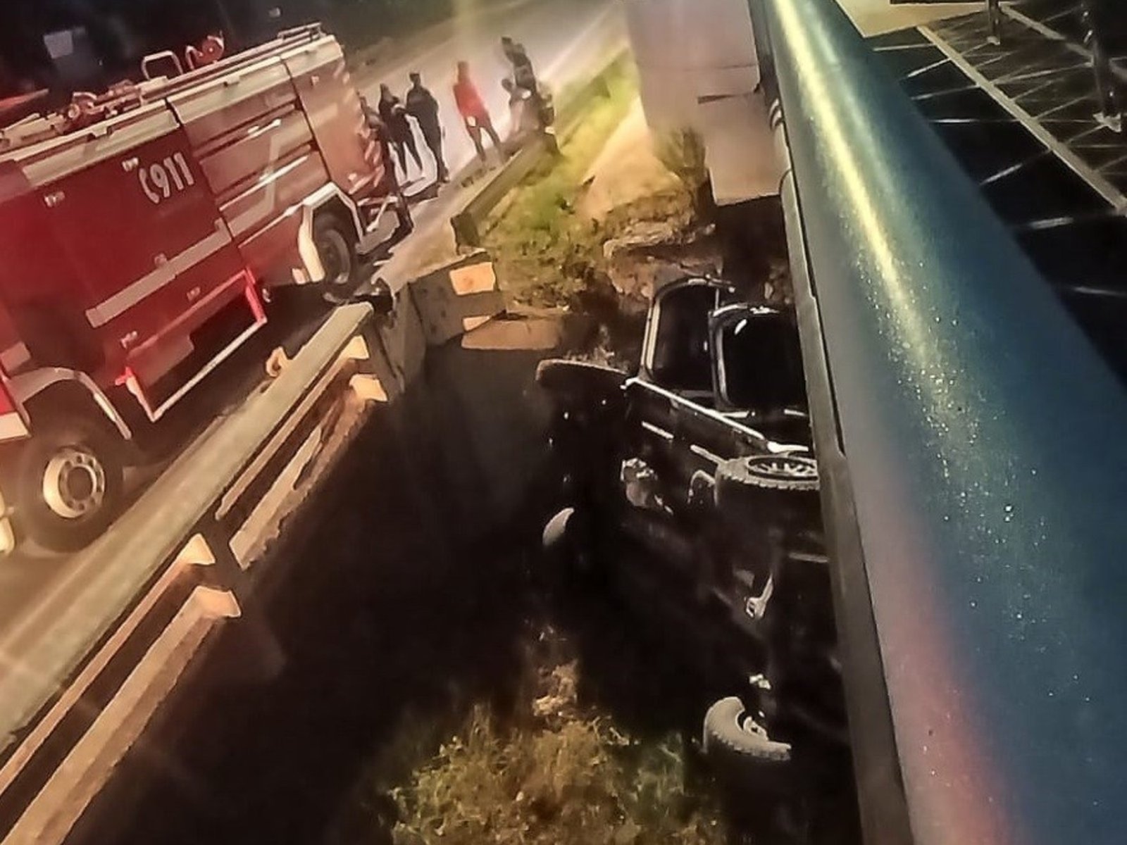 Un mujer y su hija murieron tras chocar y caer de un puente en Mendoza: hay dos heridos graves