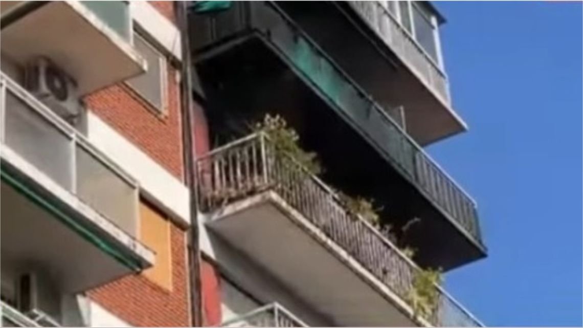 Un ventilador provocó un grave incendio en un departamento de Palermo: hay 5 heridos, incluyendo un hombre con el 75% del cuerpo quemado