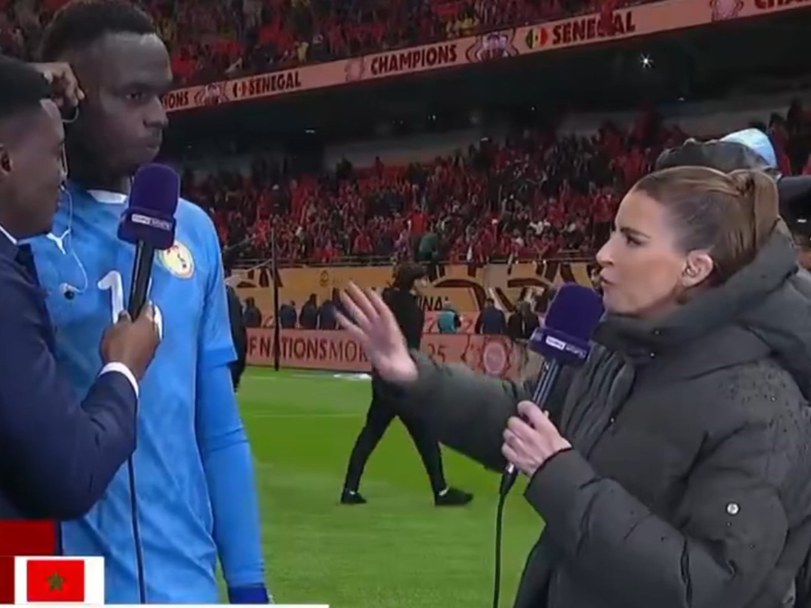 Una periodista francesa fue hostigada por una pregunta en la escandalosa final de la Copa Africana y ahora se retira: “Me siento liberada”