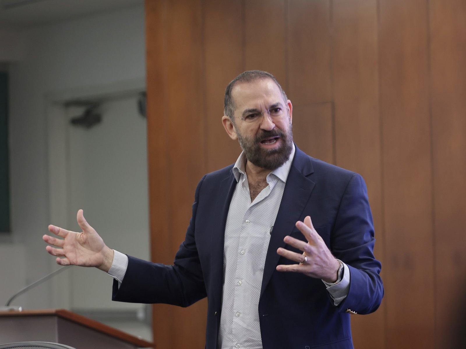 “Usar la IA para las tareas escolares es como pagar la suscripción al gimnasio y pedirle a alguien que vaya por vos”