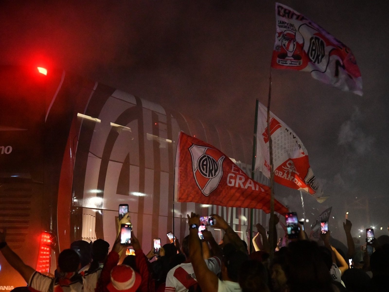 Video: así fue el espectacular recibimiento a River en San Martín de los Andes :: Olé