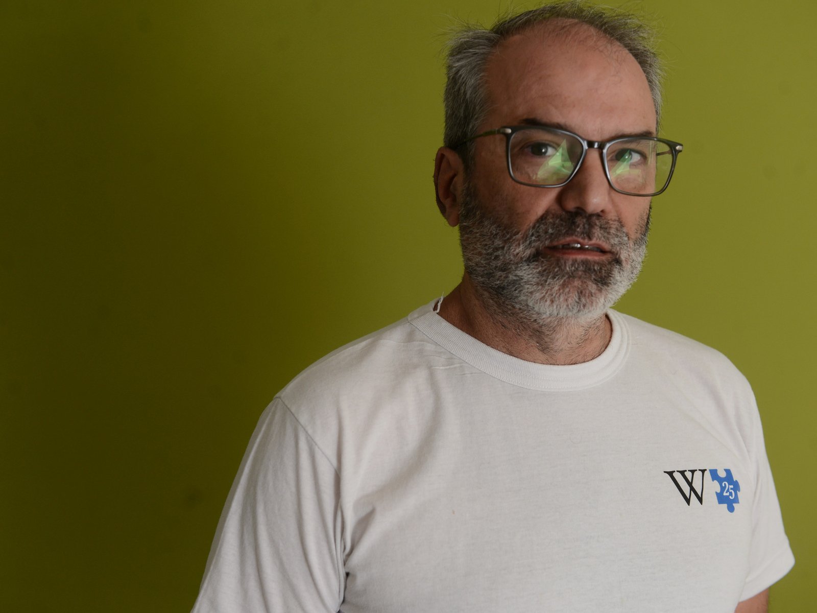 Wikipedia está en plena crisis por el auge de la IA y tiene un plan para sobrevivir a la invasión de los bots