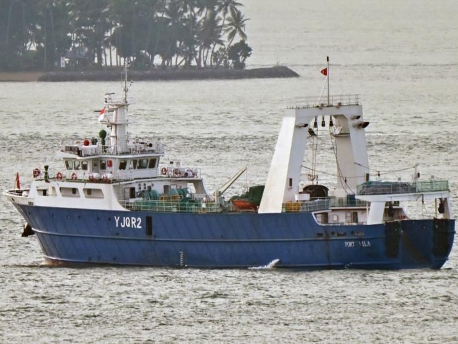 detectaron un buque extranjero pescando ilegalmente dentro de la zona exclusiva