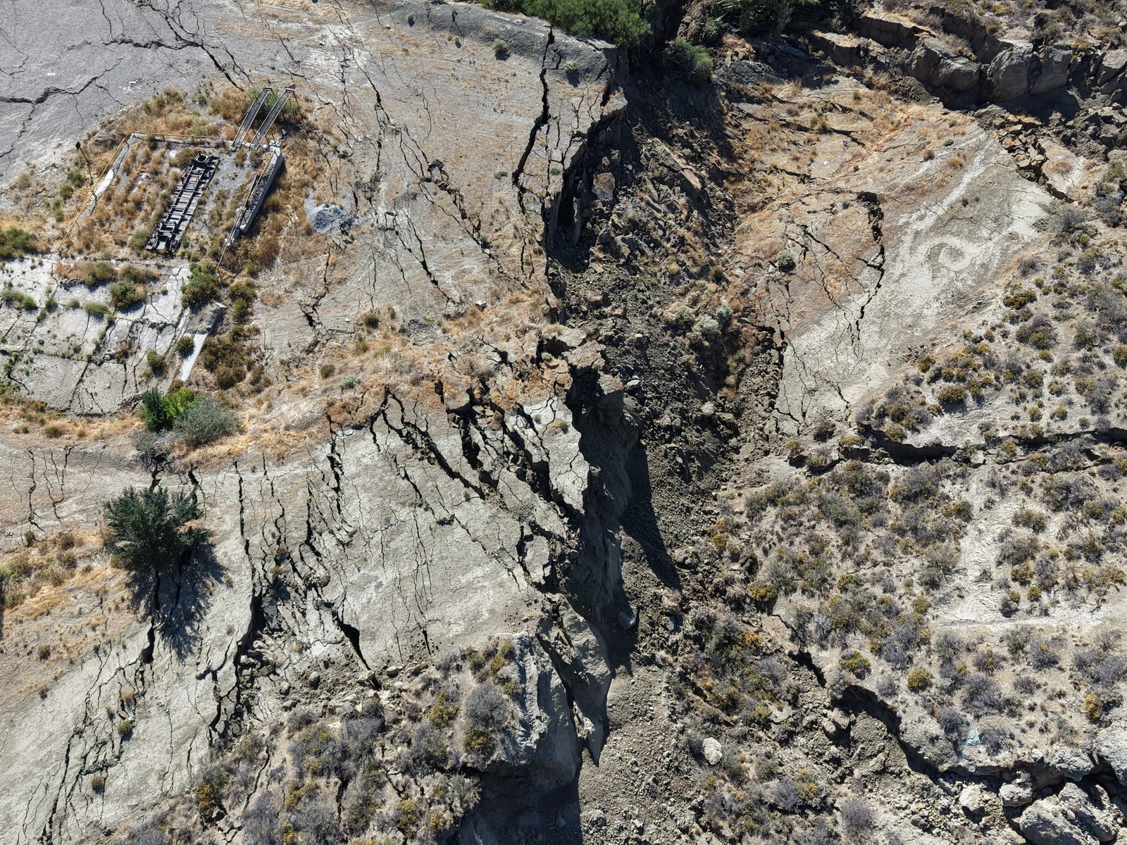 especialistas advierten que hay que “avanzar con una remoción progresiva de las viviendas” en la zona colapsada