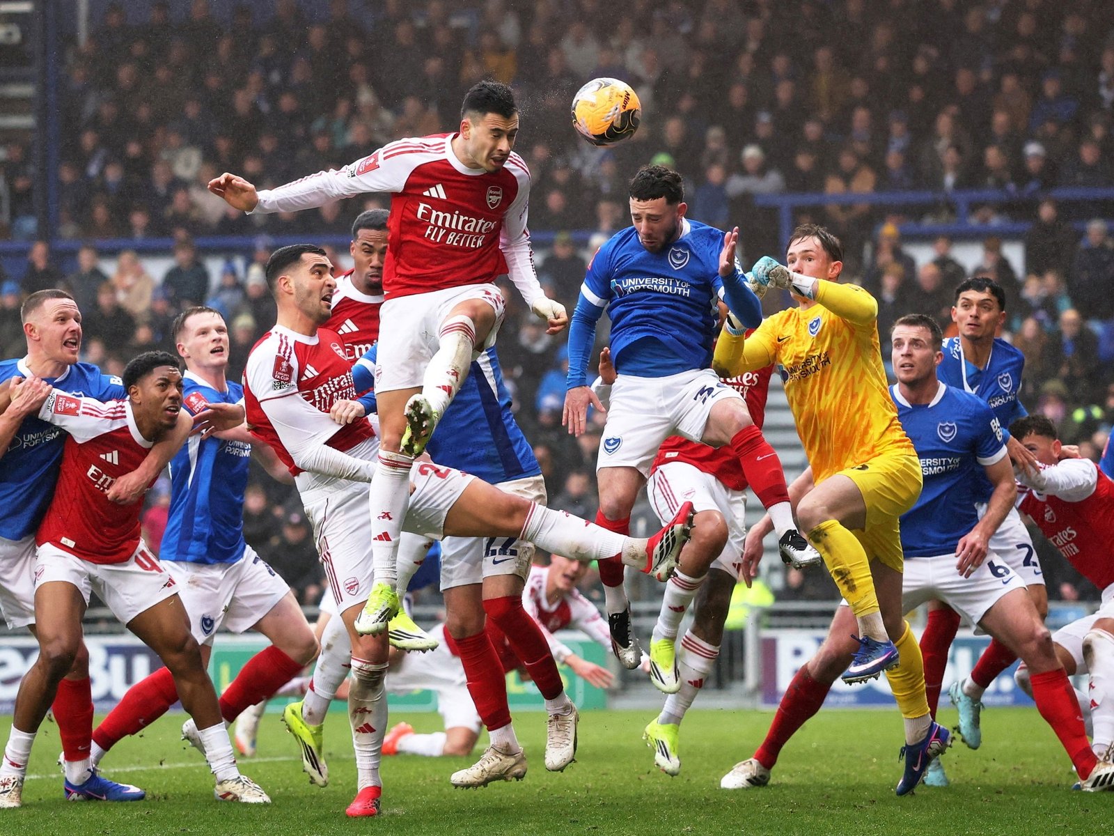 hat trick para la remontada de Arsenal ante Portsmouth y pase de ronda en la FA Cup