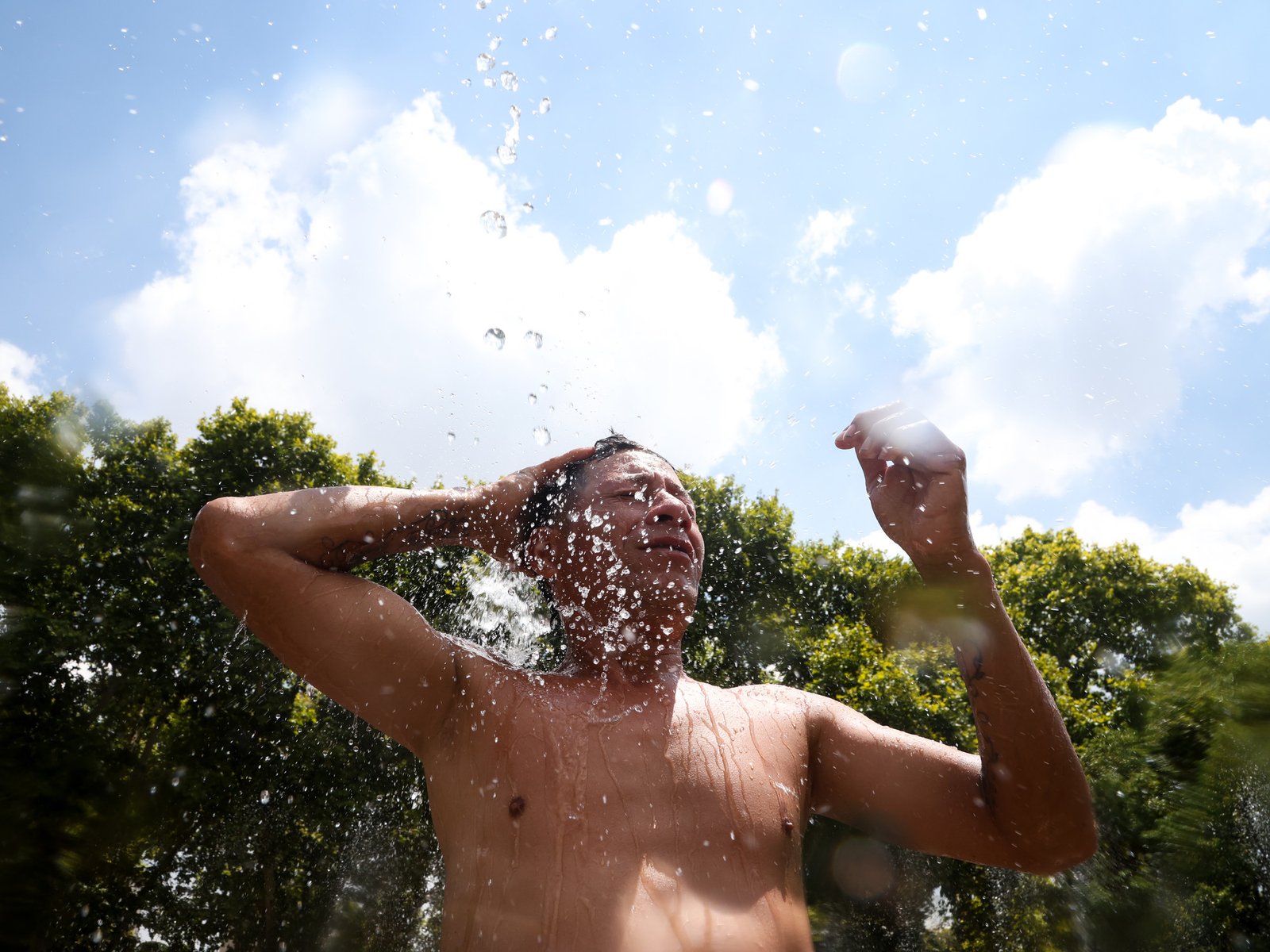 hay alertas por altas temperaturas en ocho provincias, pero también por granizo en otras ocho